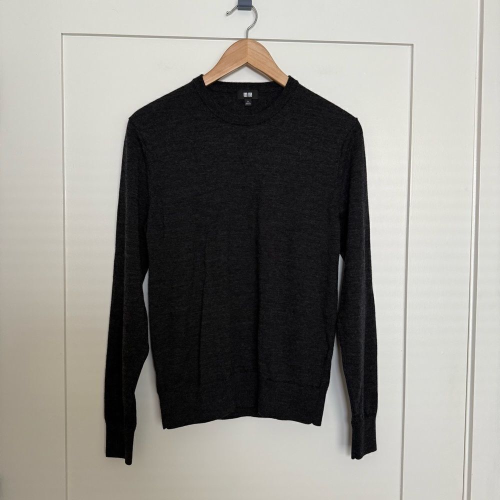 Uniqlo Sweater Men Sz S Dark Gray Knit 100% Wool Crewneck Pullover Office Preppy